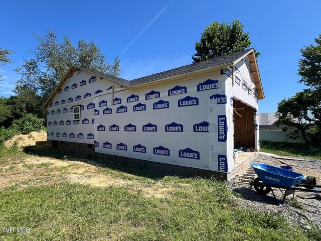 102 Charlie Avenue, Piney Flats, TN 37686