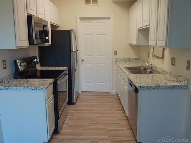 2009 Monarch Drive, Shelby Twp, MI 48316