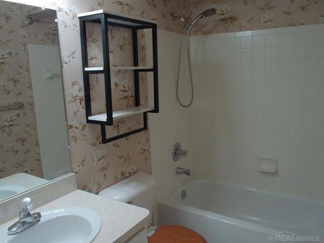 2009 Monarch Drive, Shelby Twp, MI 48316