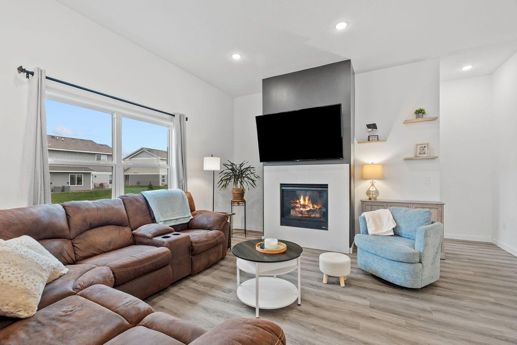 20209 Prairie Drive, Big Lake, MN 55309