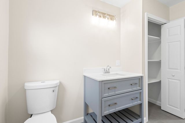 105 Birchwood Dr, Swansea, MA 02777