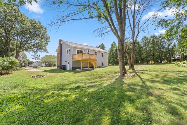 105 Birchwood Dr, Swansea, MA 02777