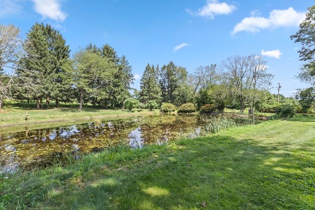 105 Birchwood Dr, Swansea, MA 02777