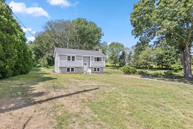 105 Birchwood Dr, Swansea, MA 02777
