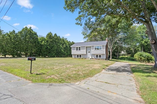 105 Birchwood Dr, Swansea, MA 02777