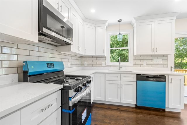 105 Birchwood Dr, Swansea, MA 02777