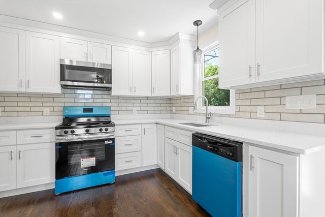 105 Birchwood Dr, Swansea, MA 02777