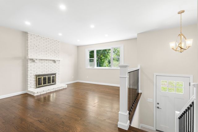 105 Birchwood Dr, Swansea, MA 02777