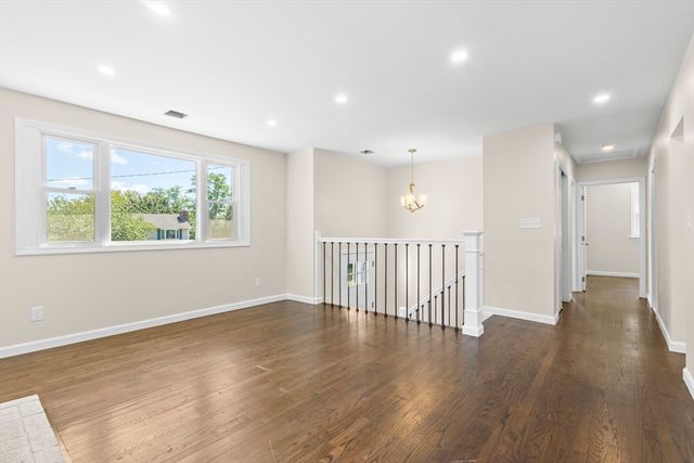 105 Birchwood Dr, Swansea, MA 02777