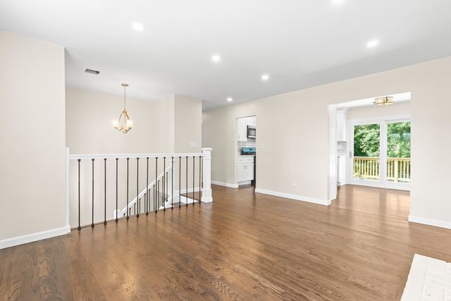 105 Birchwood Dr, Swansea, MA 02777