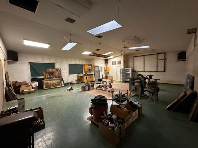 707 W Shields Avenue, Fresno, CA 93705