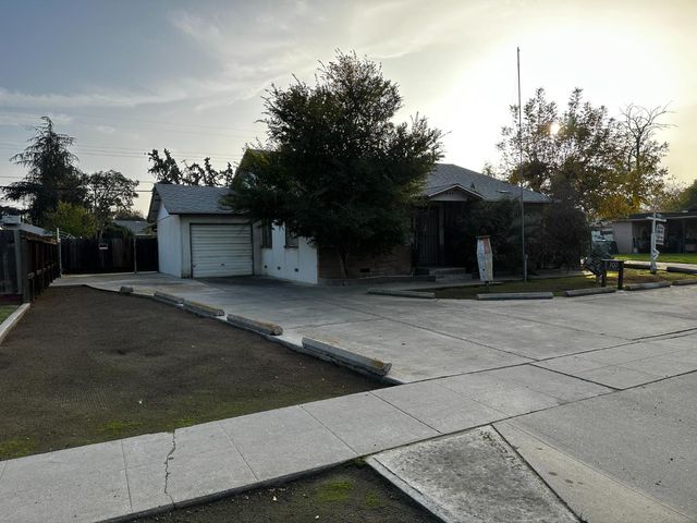 707 W Shields Avenue, Fresno, CA 93705