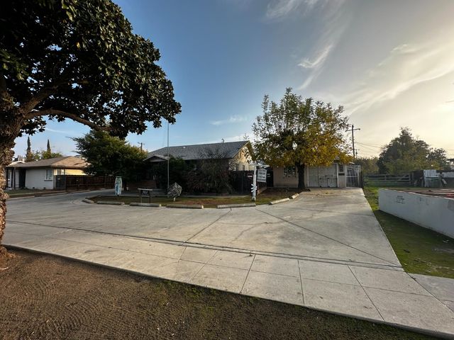 707 W Shields Avenue, Fresno, CA 93705