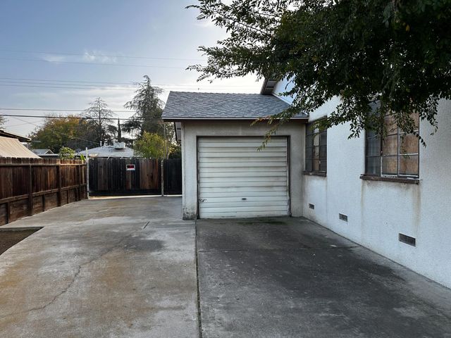 707 W Shields Avenue, Fresno, CA 93705