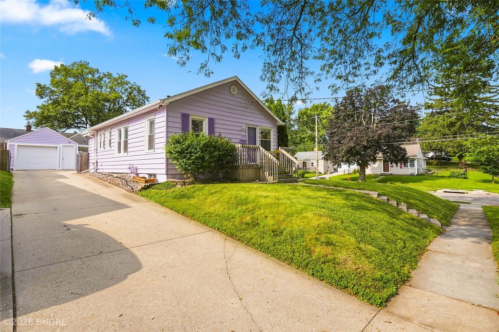 1320 Pleasant View Drive, Des Moines, IA 50315