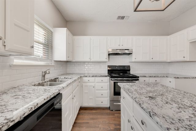 9406 Chimneywood Drive, Rowlett, TX 75089