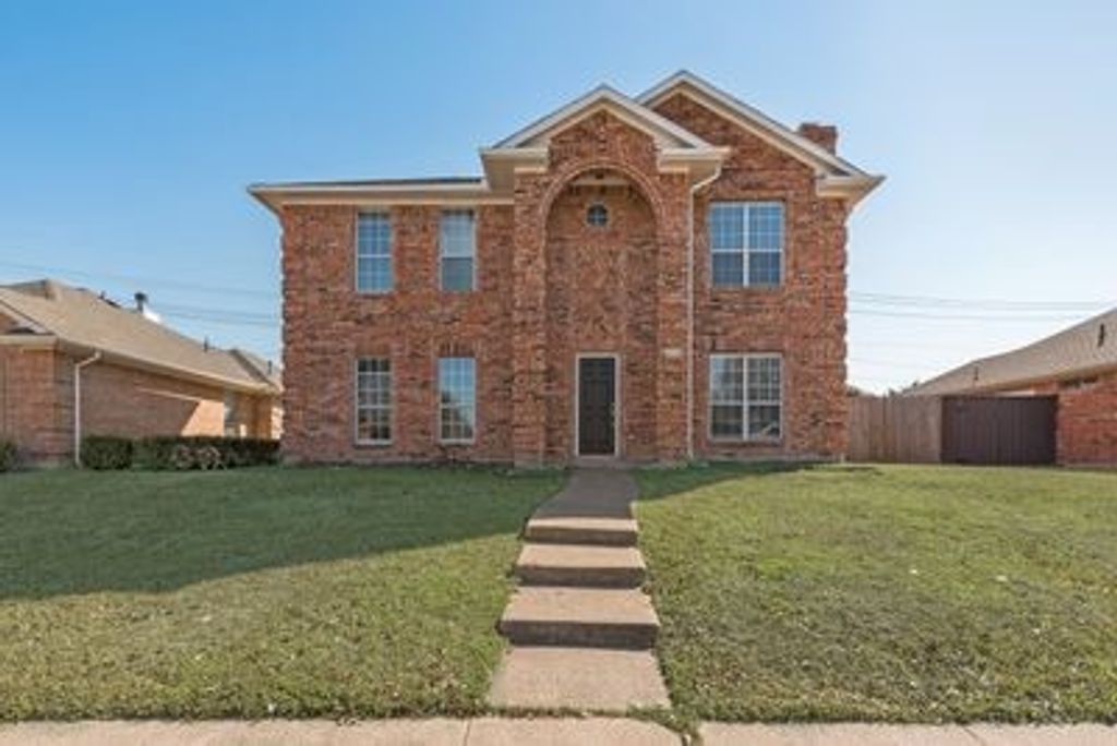 9406 Chimneywood Drive, Rowlett, TX 75089