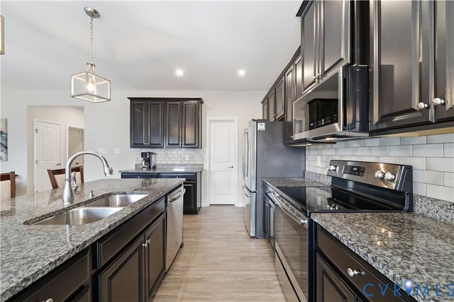 7879 Uplands Dr, New Kent, VA 23124