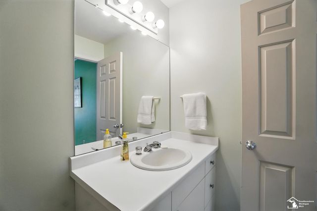 510 Ave De Lafayette Avenue, Monroe, MI 48162