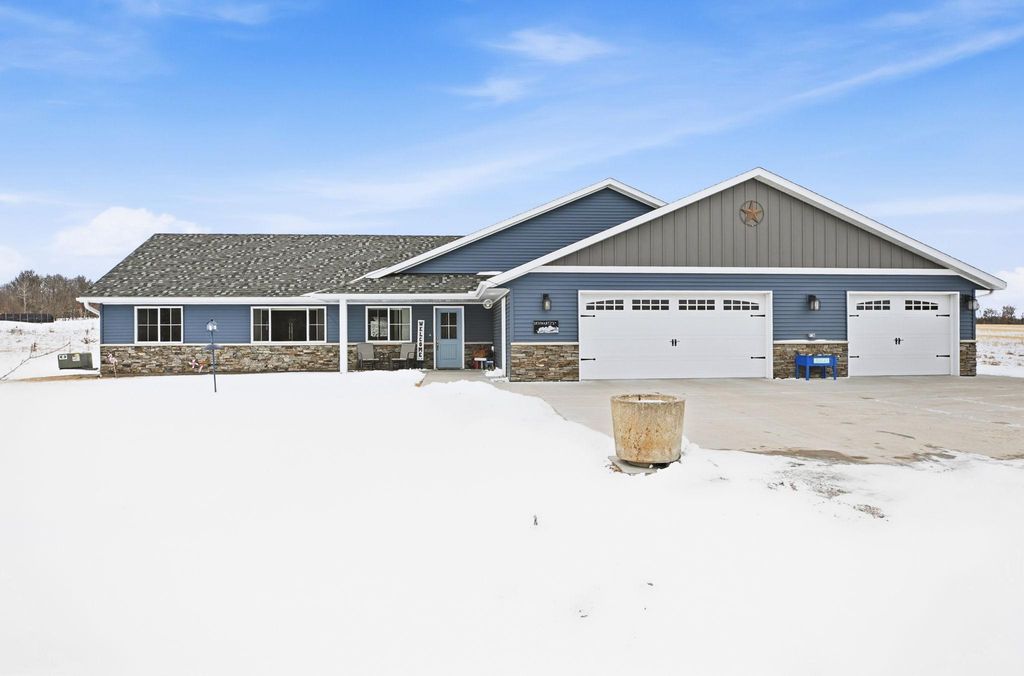 10185 440th Street, Holdingford, MN 56340