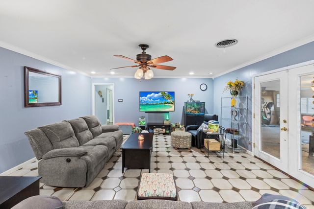 8611 Twelve Oaks Drive, Texas City, TX 77591