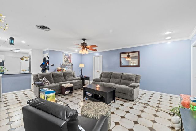 8611 Twelve Oaks Drive, Texas City, TX 77591