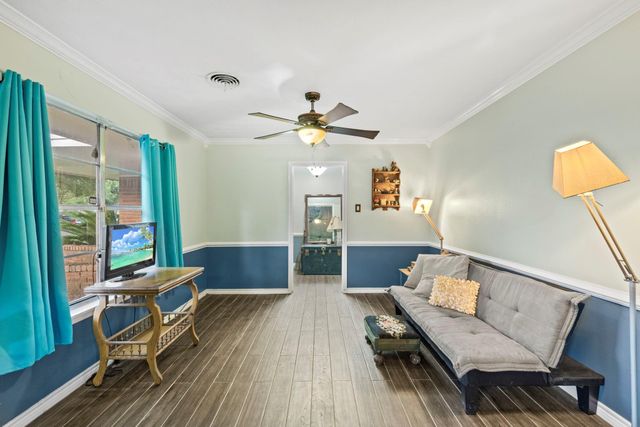 8611 Twelve Oaks Drive, Texas City, TX 77591