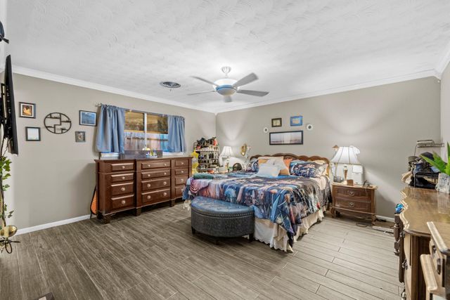 8611 Twelve Oaks Drive, Texas City, TX 77591