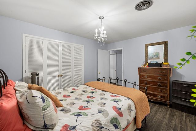 8611 Twelve Oaks Drive, Texas City, TX 77591