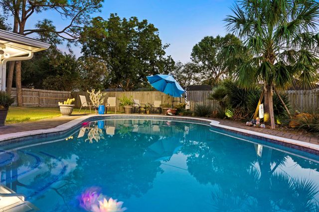 8611 Twelve Oaks Drive, Texas City, TX 77591