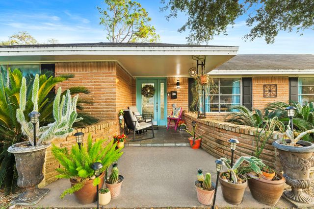 8611 Twelve Oaks Drive, Texas City, TX 77591