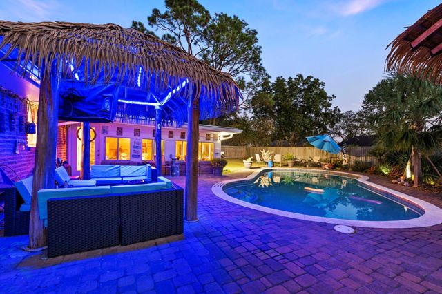 8611 Twelve Oaks Drive, Texas City, TX 77591