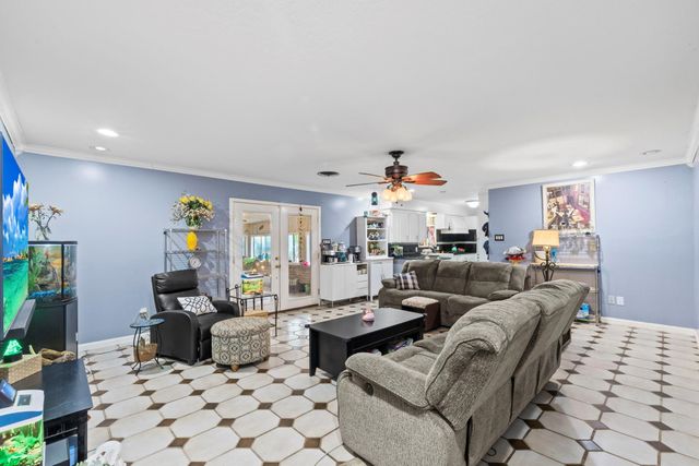 8611 Twelve Oaks Drive, Texas City, TX 77591