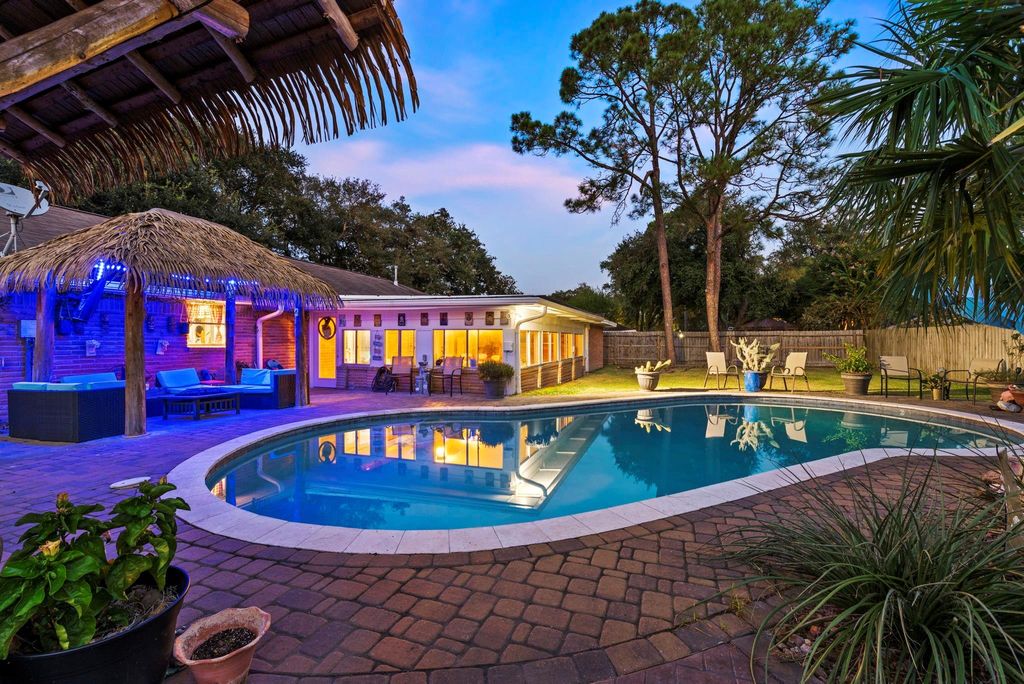 8611 Twelve Oaks Drive, Texas City, TX 77591