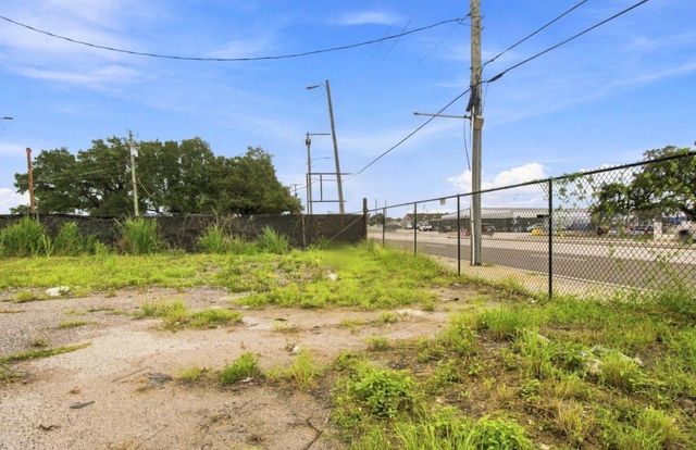 4946 E HILLSBOROUGH AVENUE, Tampa, FL 33610