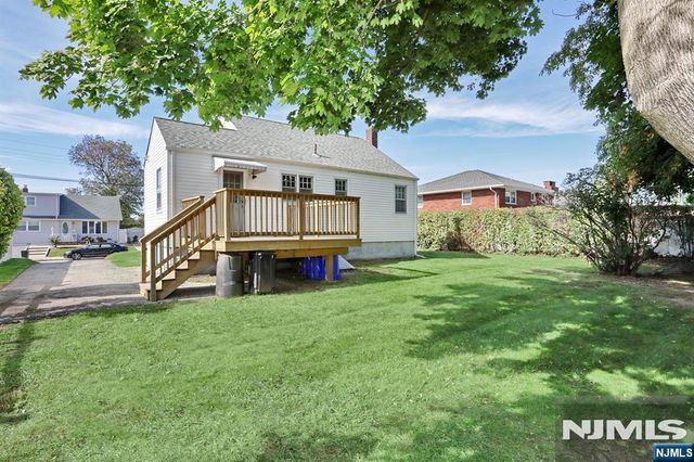 82 Coger Street, Saddle Brook, NJ 07663