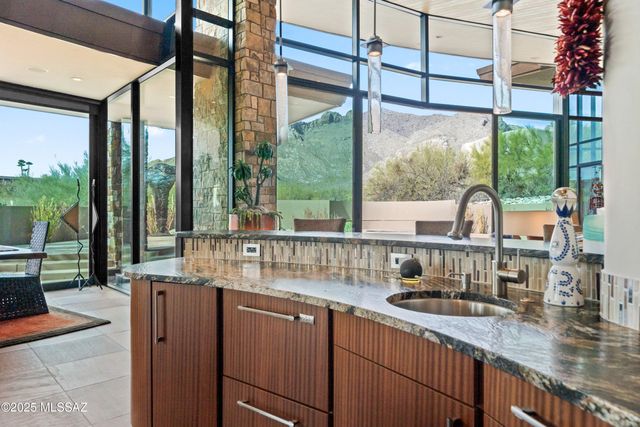 1327 E Desert Garden Drive, Tucson, AZ 85718