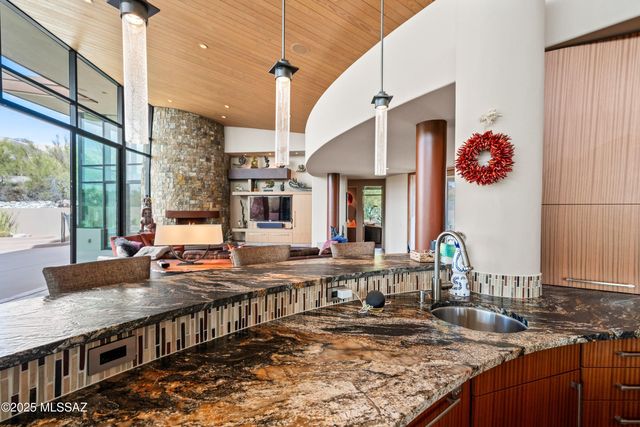 1327 E Desert Garden Drive, Tucson, AZ 85718