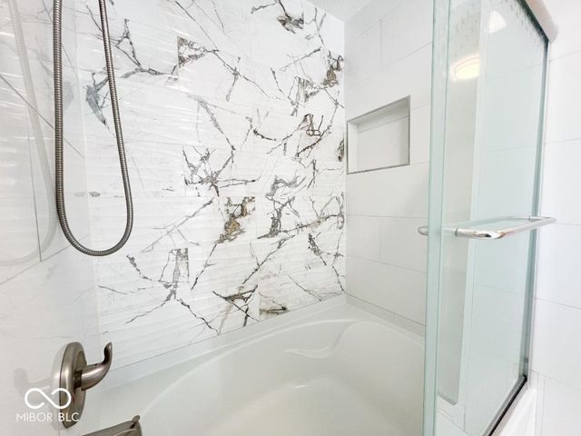 2930 Holiday Way, Greenwood, IN 46143