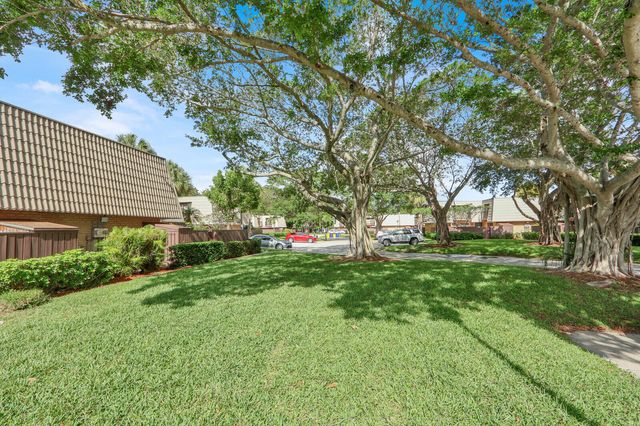 6605 66th Way, West Palm Beach, FL 33409