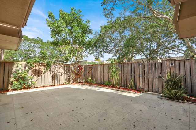 6605 66th Way, West Palm Beach, FL 33409