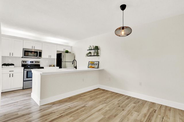 6605 66th Way, West Palm Beach, FL 33409