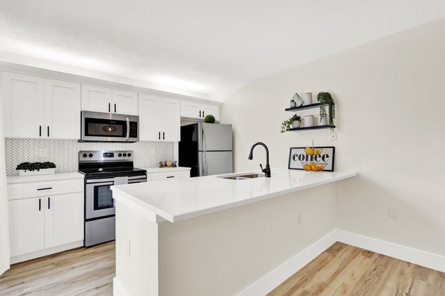 6605 66th Way, West Palm Beach, FL 33409