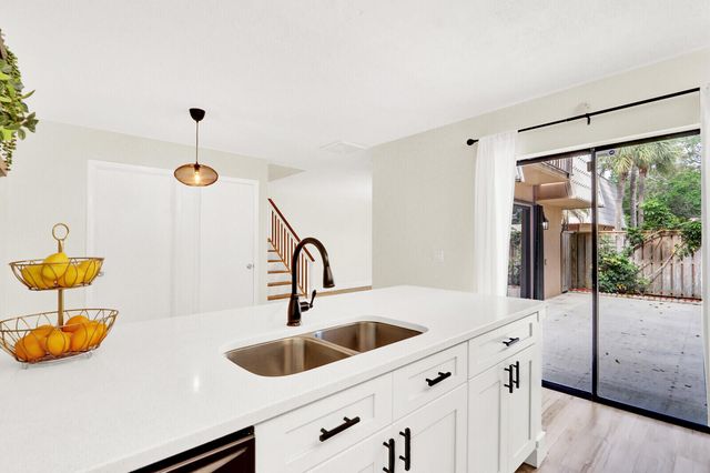 6605 66th Way, West Palm Beach, FL 33409