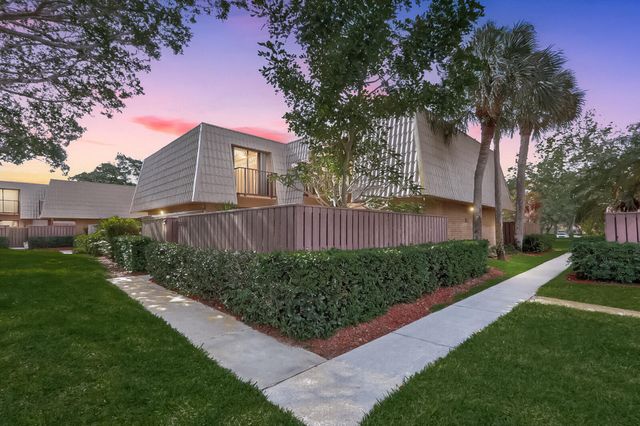 6605 66th Way, West Palm Beach, FL 33409