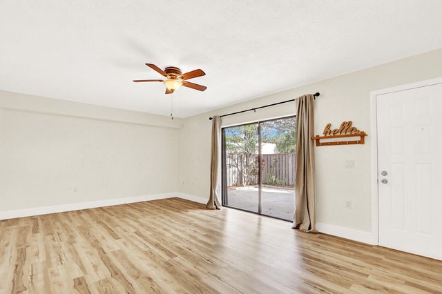 6605 66th Way, West Palm Beach, FL 33409