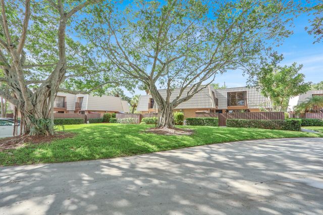 6605 66th Way, West Palm Beach, FL 33409