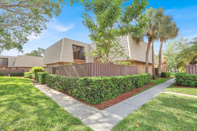 6605 66th Way, West Palm Beach, FL 33409