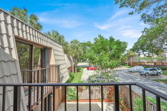 6605 66th Way, West Palm Beach, FL 33409