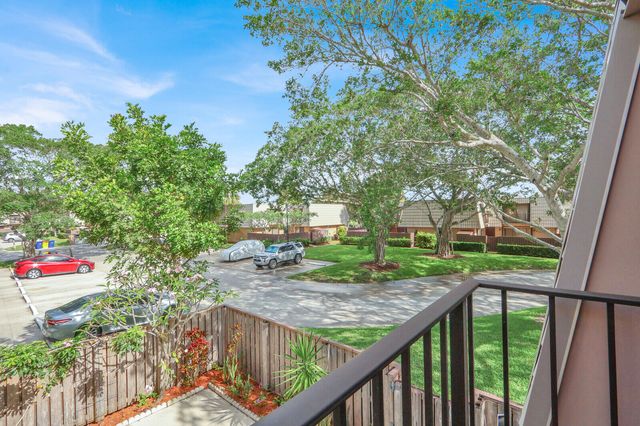 6605 66th Way, West Palm Beach, FL 33409